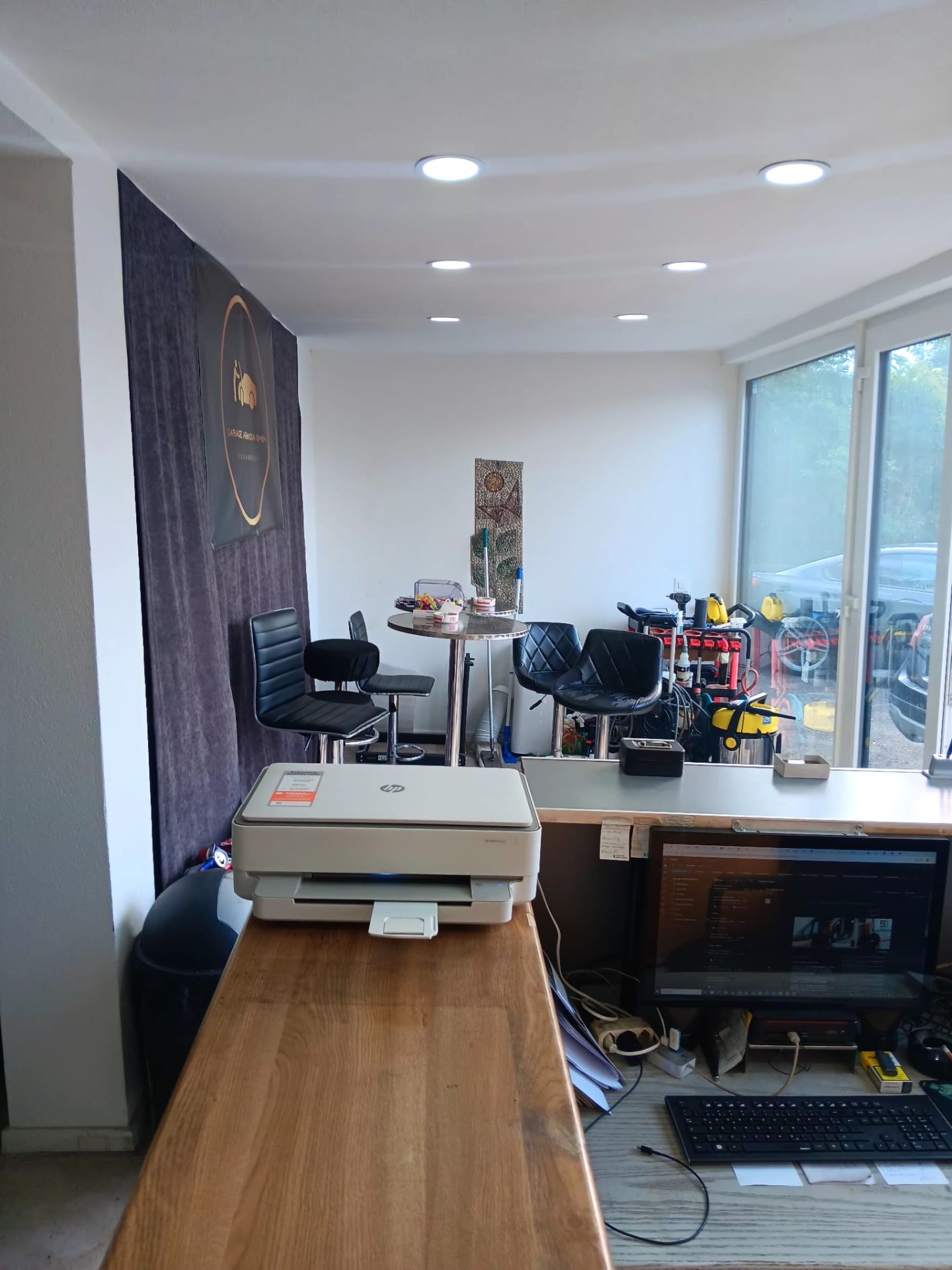 Büro und Wartebereich